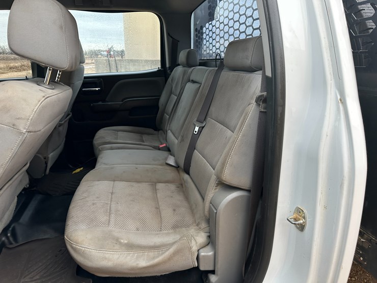 2017-chevrolet-3500hd-image-16