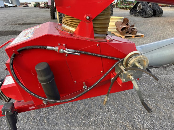 #10992-•-10x63-swing-away-auger-image-3