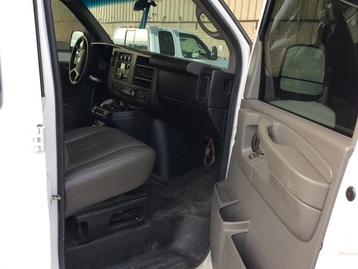 2013-chevrolet-express-3500-image-6