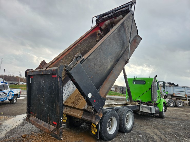 freightliner-columbia-112-image-33