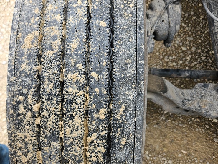 peterbilt-579-image-49