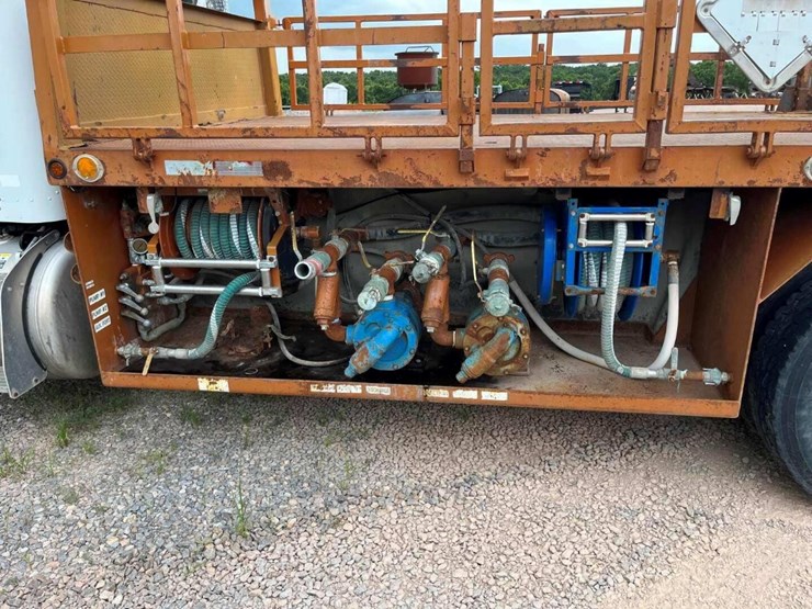 2012-peterbilt-337-image-7