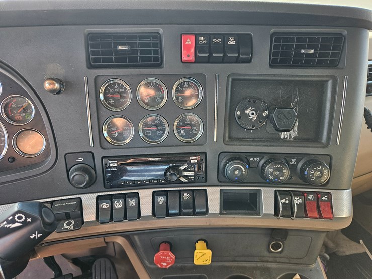2021-kenworth-t680-image-42