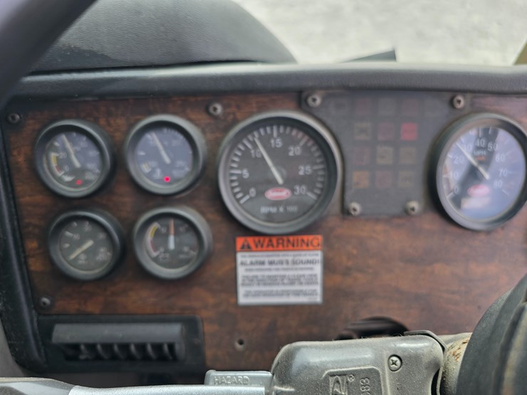 2003-peterbilt-320-image-58