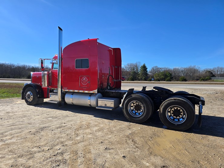 2005-peterbilt-379-image-15