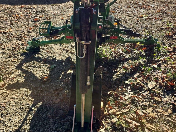 john-deere-260b-3pt-backhoe,-seat,-hyd.-driven,-with-12''-bucket,-low-use,-out-riggers-image-2