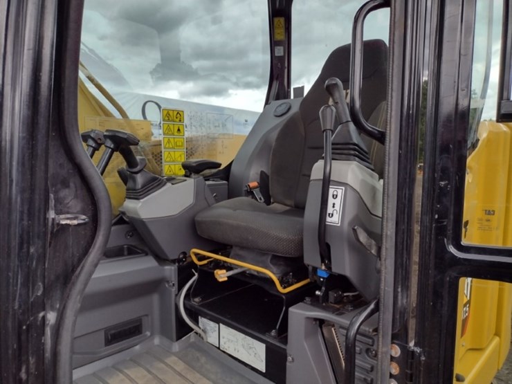 caterpillar-307.5-image-13