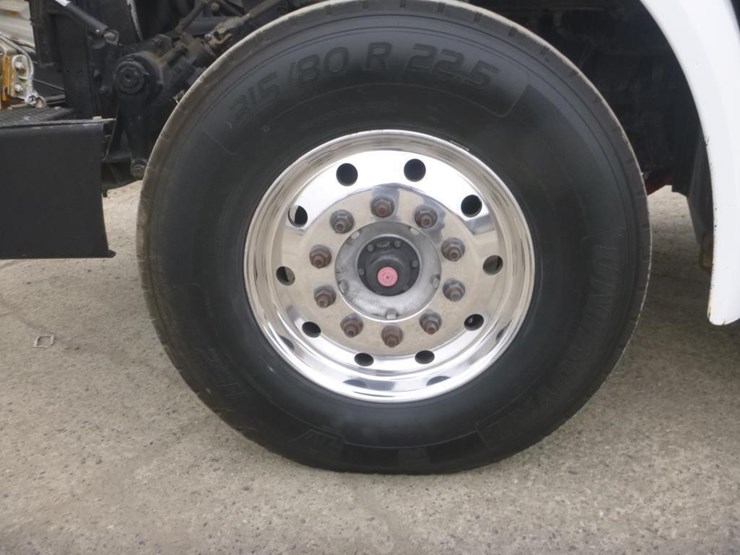 2019-peterbilt-567-image-25