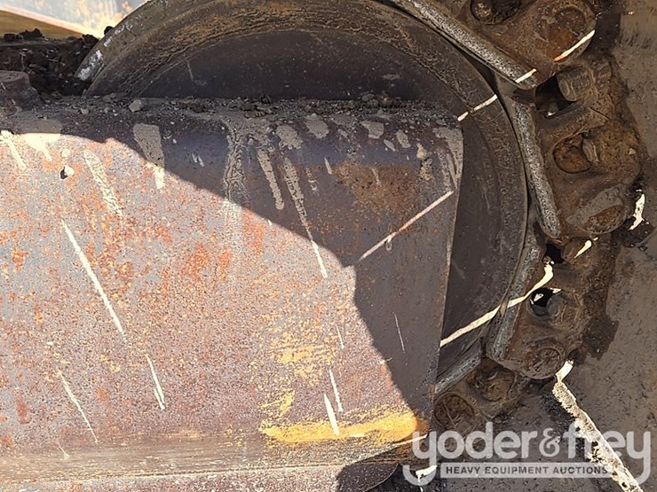 2021-case-cx210-lc-image-28