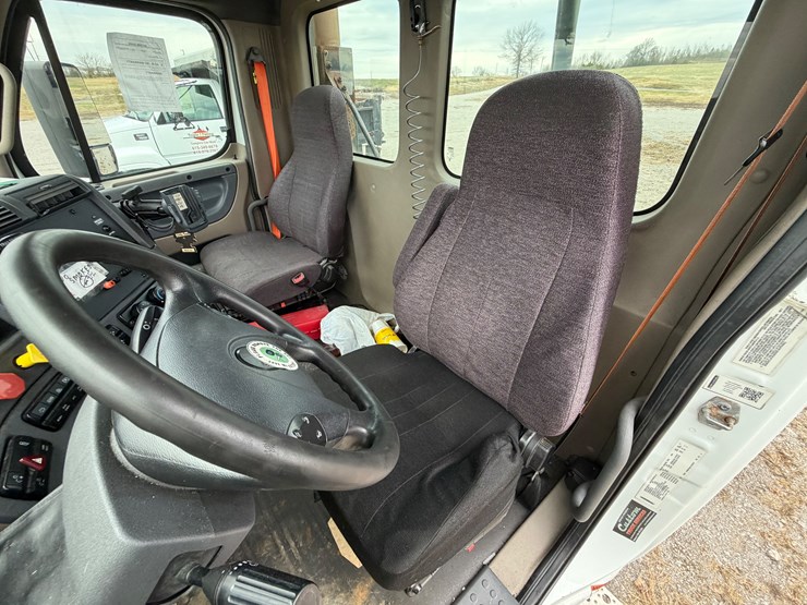 #29767-•-2018-freightliner-cascadia-tandem-axle-truck-tract-image-23