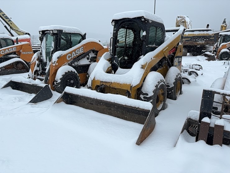 2015-caterpillar-262d-image-1