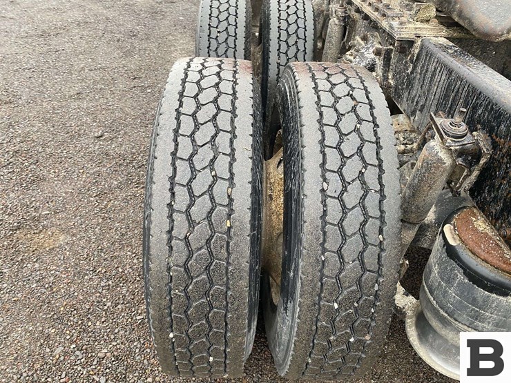 1993-freightliner-fld120-image-29