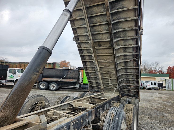 freightliner-columbia-120-image-51