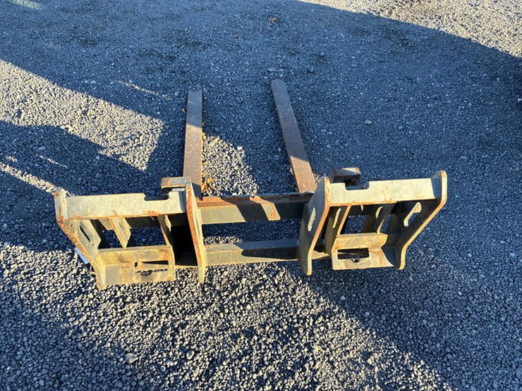 #122464-•-cnh-60"-quick-attach-ldr-forks-image-5