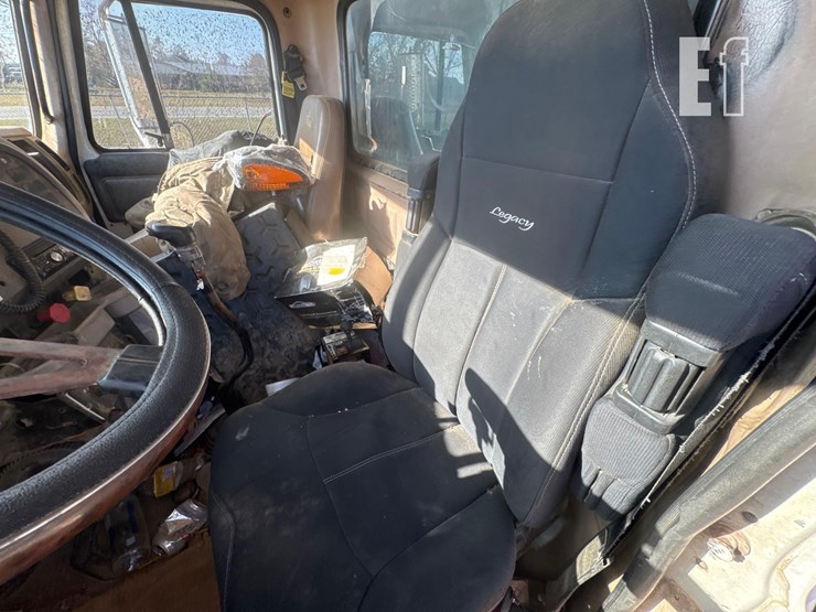 mack-t/a-dump-truck-image-23