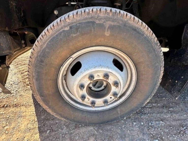 2023-ford-f350-image-13