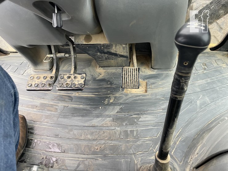 2007-komatsu-wb146-5-image-10