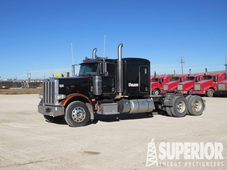 2016-peterbilt-389-image-1