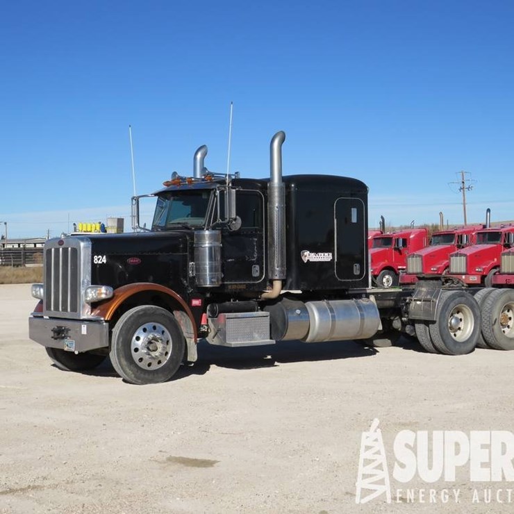 2016 PETERBILT 389