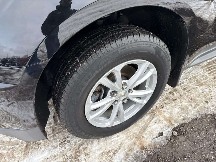 2017-chevrolet-equinox-lt-image-9