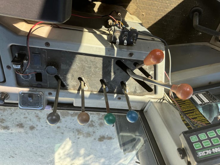 1989-ford-876-image-18