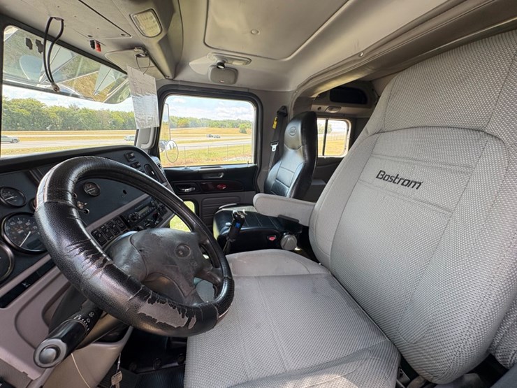 peterbilt-367-image-19