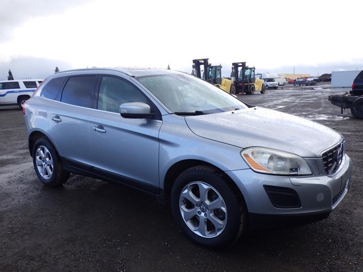 2013-volvo-xc60-image-2