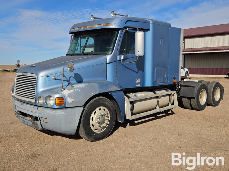1999-freightliner-flc120-image-1
