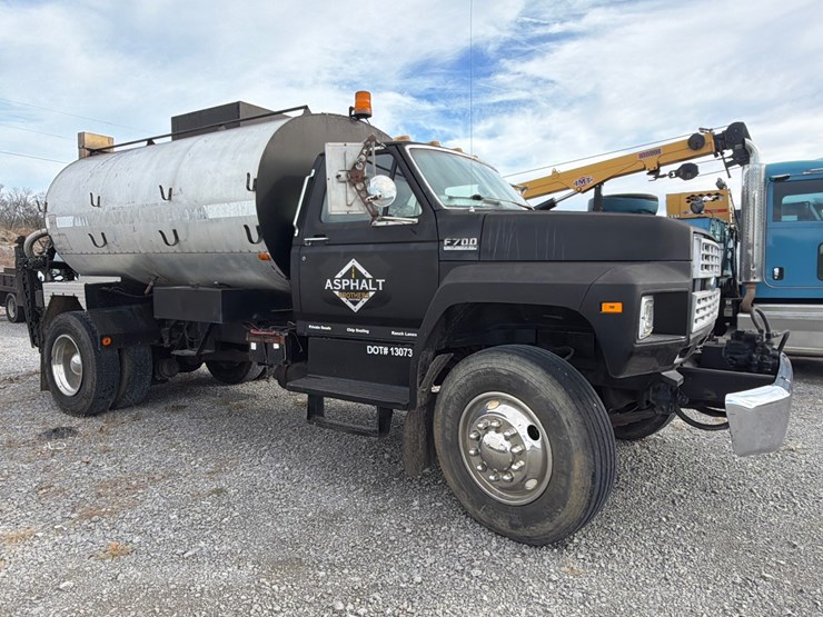 1994-ford-f700-image-3