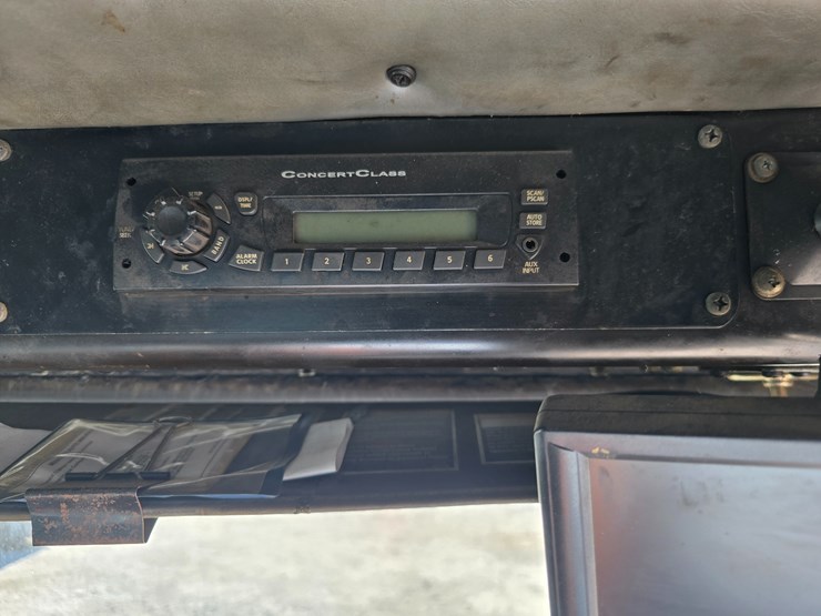 2013-peterbilt-320-image-55