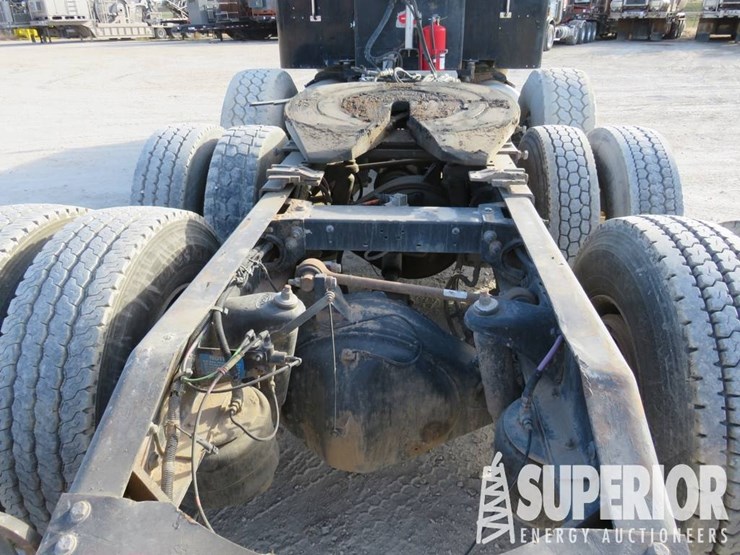 peterbilt-388-image-9