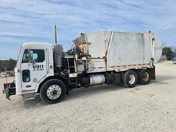 2003-peterbilt-320-image-6