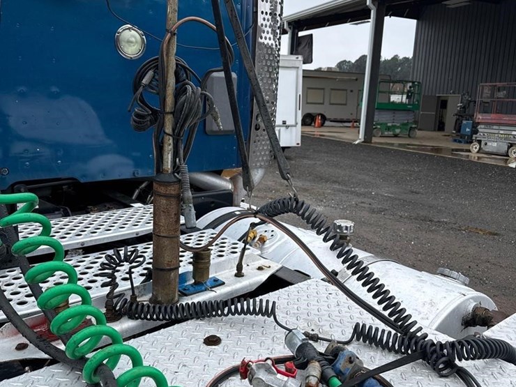 2015-kenworth-t880-image-11