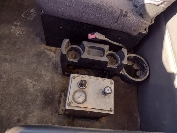 peterbilt-567-image-12