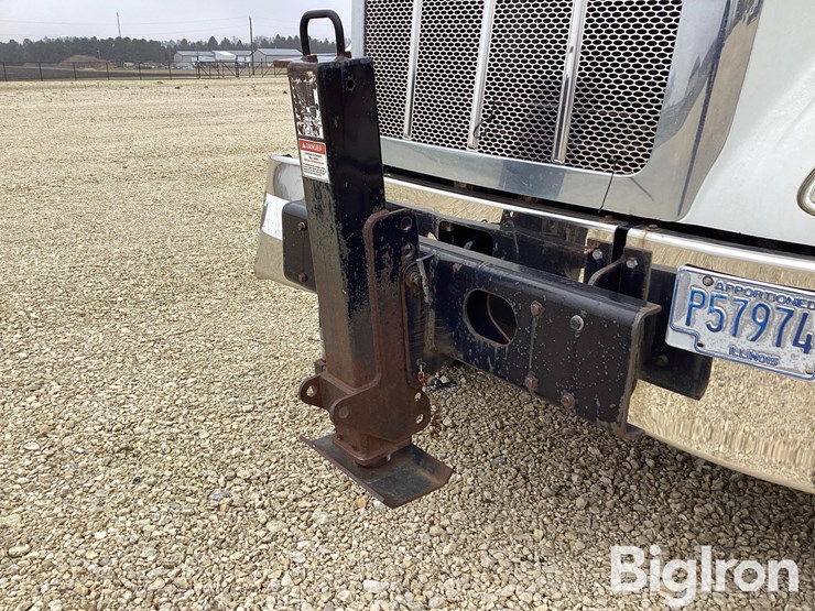 peterbilt-335-image-15