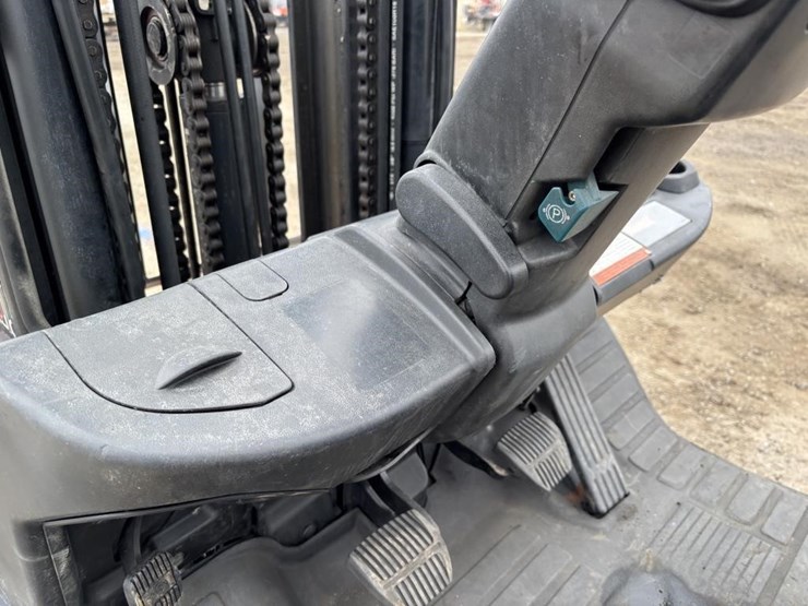 2011-toyota-8fgcu30-image-20