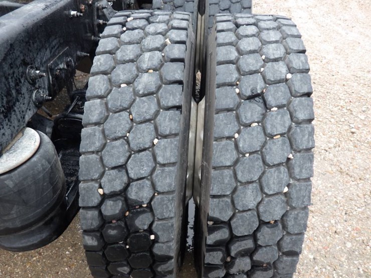 peterbilt-567-image-8