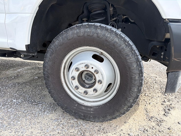 2018-ford-f350-xl-image-9