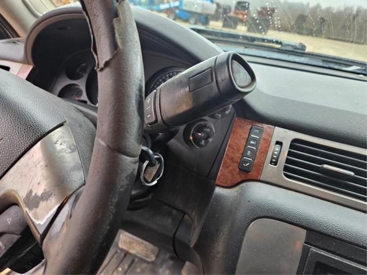 2008-chevrolet-3500-image-37