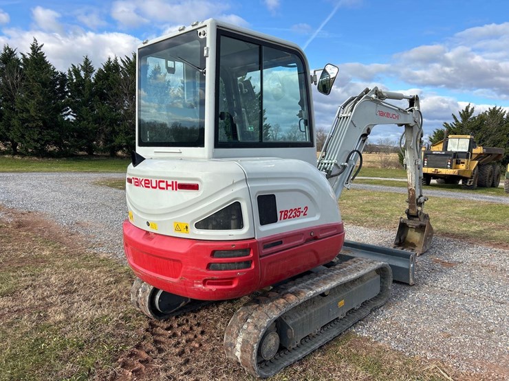 2020-takeuchi-tb235-2-image-5