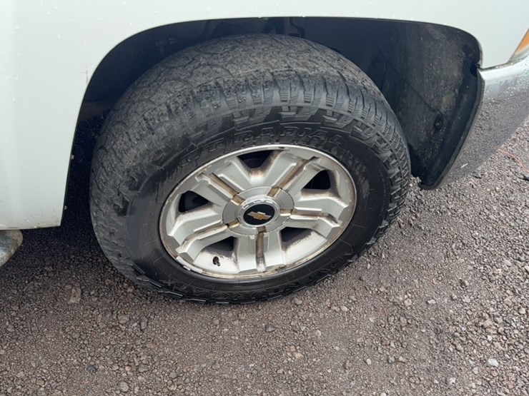 #3017-•-2013-chevy-silverado-z71-pickup-truck-image-4