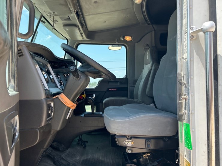 2016-kenworth-t660-image-7