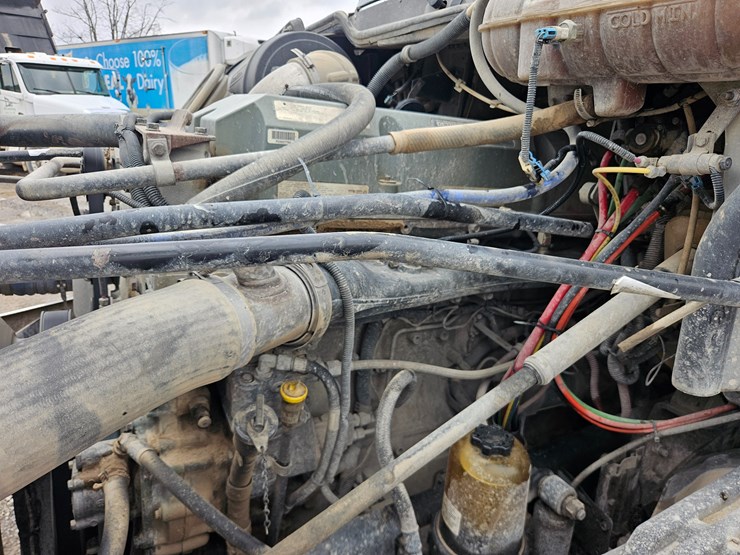 freightliner-columbia-120-image-55