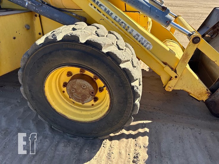 new-holland-b95-image-10