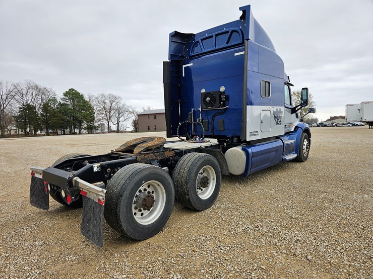 peterbilt-579-image-18