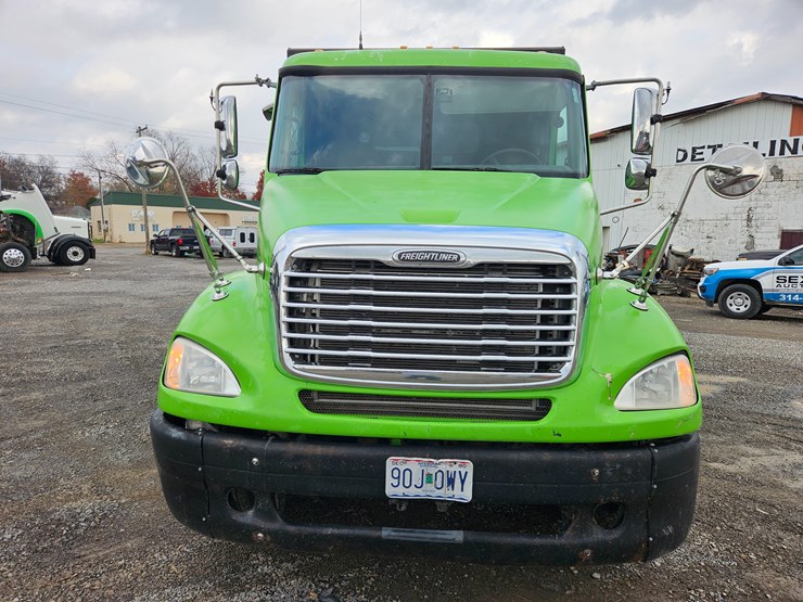 freightliner-columbia-112-image-29