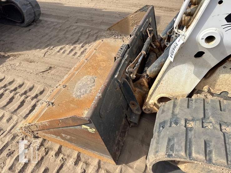 2022-bobcat-t740-image-21