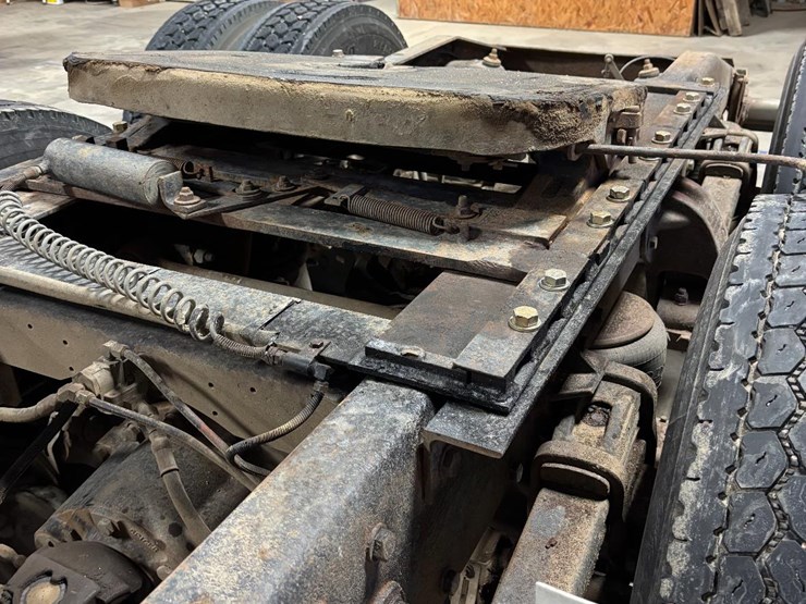 2000-peterbilt-379-image-10