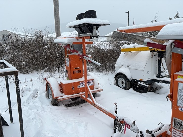 north-america-traffic-rcf2.4-remote-controlled-flagman-portable-traffic-signal-sn:rcf3.442-image-2