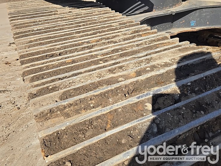 2021-case-cx210-lc-image-27